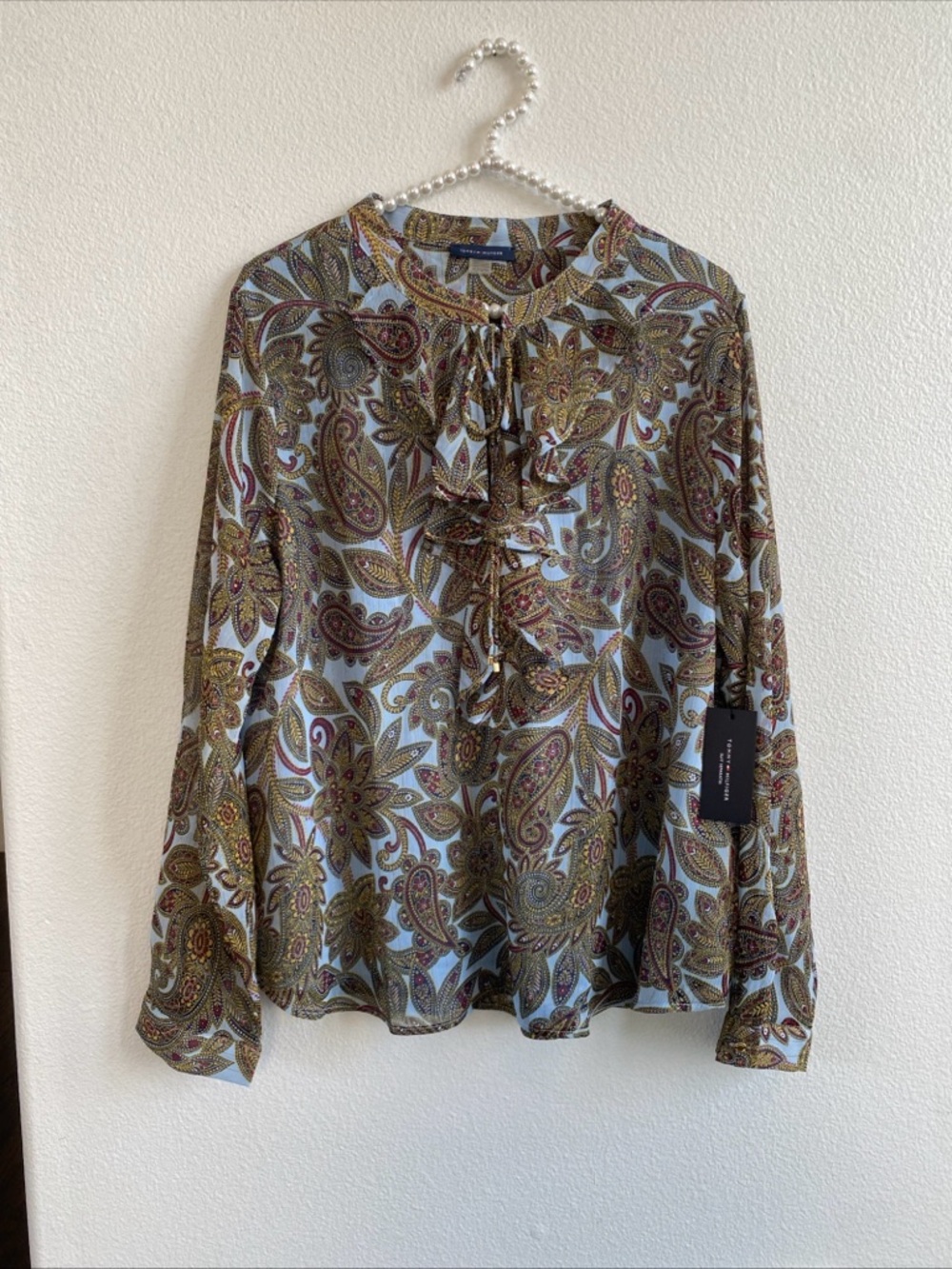NWT Tommy Hilfiger Paisley Tie
Front Ruffle Blouse With Metallic Threading XL